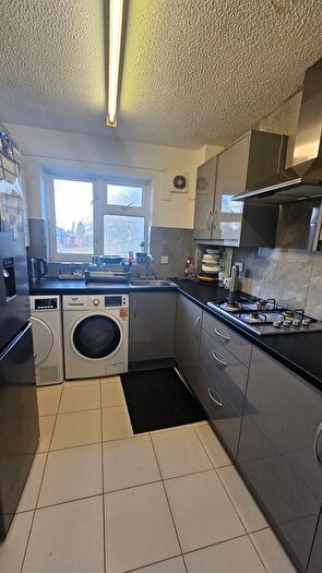 3 Bedroom End Of Terrace House For Sale In Maybank, Birmingham, B9