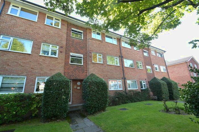 1 Bedroom Flat To Rent In Lovelace Gardens, Surbiton, KT6