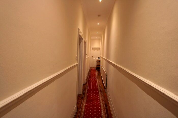 2 Bedroom Flat To Rent In Clifford Avenue, London, SW14