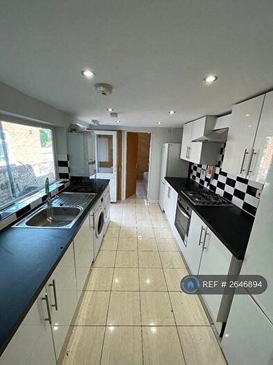 6 Bedroom Terraced House To Rent In De Beauvoir Road, Reading, RG1