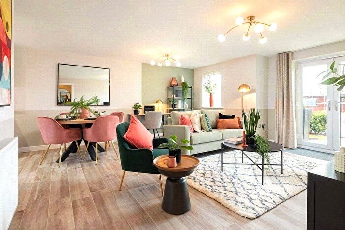 2 Bedroom Flat For Sale In Lucas Green, Shirley, Solihull, West Midlands, B90