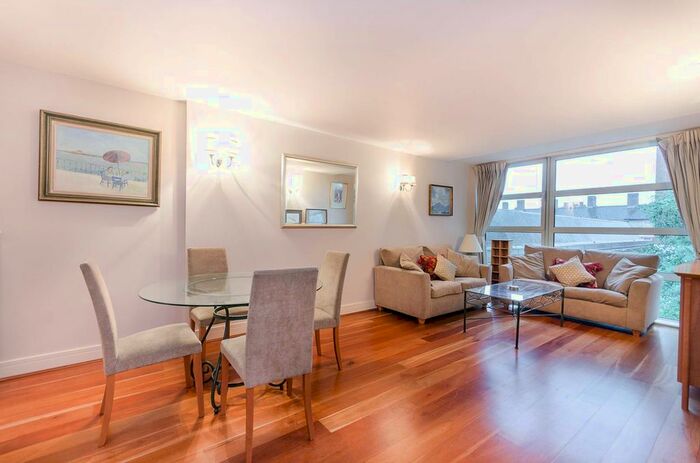 2 Bedroom Flat To Rent In Buckingham Palace Road, Pimlico, London, SW1W