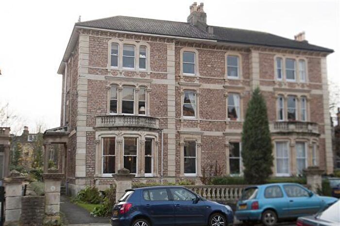 4 Bedroom Apartment To Rent In Top Floor Flat, Osborne Road, BS8