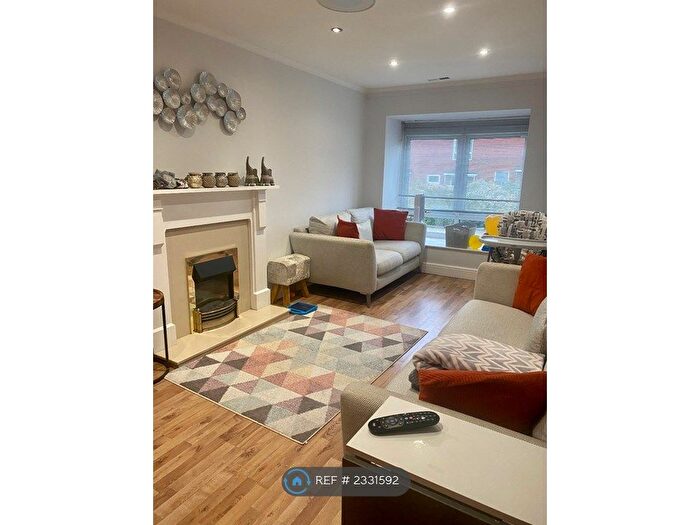 2 Bedroom Bungalow To Rent In Southwood Close, Worcester Park, KT4