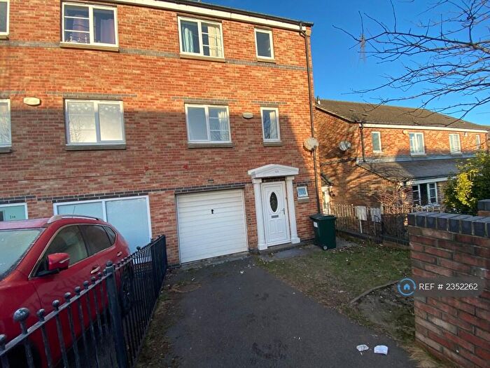 4 Bedroom Semi-Detached House To Rent In Village Heights, Gateshead, NE8