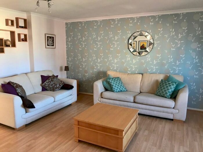 2 Bedroom Flat To Rent In Mcdonald Road, Leith Walk, Edinburgh, EH7