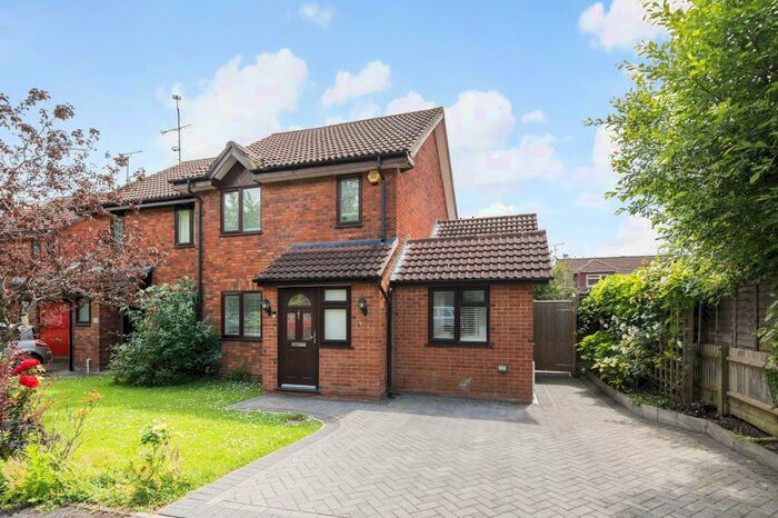 4 Bedroom Semi-Detached House To Rent In Westminster Way, Lower Earley, RG6