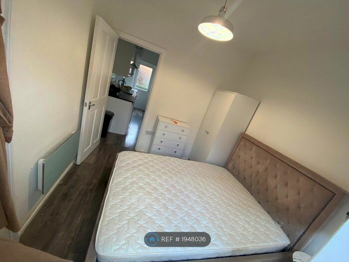 Studio To Rent In East Ham, London, E6