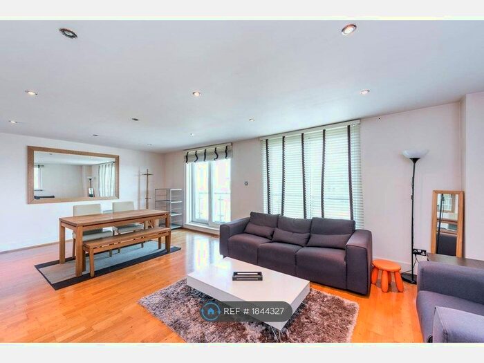 2 Bedroom Flat To Rent In Bridge House, London, SW8