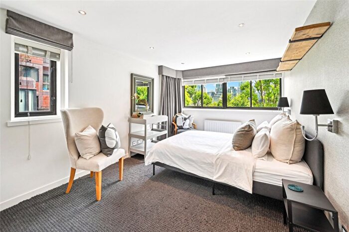 2 Bedroom Maisonette For Sale In Grosvenor Road, London, SW1V