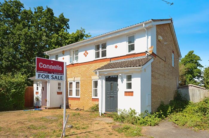 3 Bedroom Semi-Detached House For Sale In Alsop Close, London Colney, St Albans, AL2