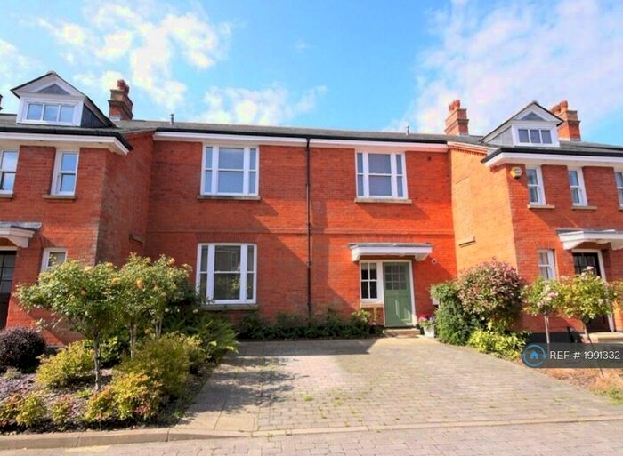 4 Bedroom Terraced House To Rent In Chelsea Way, Brentwood, CM14