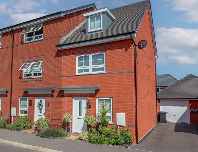 4 Bedroom End Of Terrace House For Sale In Buttle Close, Upper Lighthorne, CV33