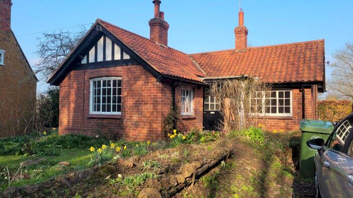 2 Bedroom Bungalow To Rent In Bakehouse Lane, Shotteswell, Oxon, OX17