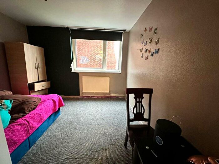 3 Bedroom Flat To Rent In Linsdell Road, Barking, IG11