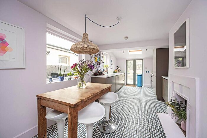 3 Bedroom Terraced House To Rent In Kenworthy Road, Hackney, London, E9