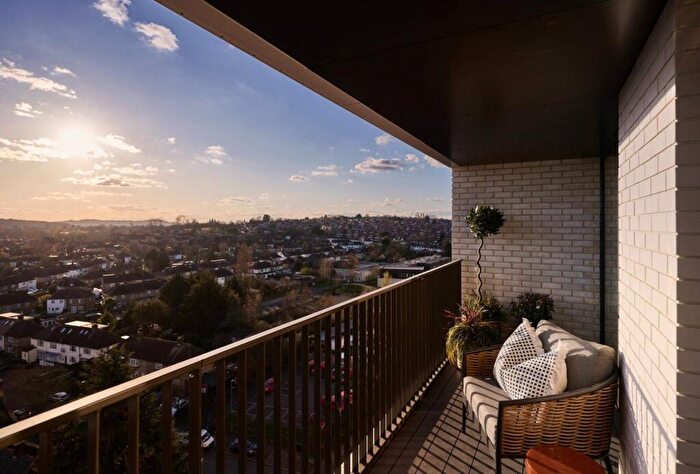 1 Bedroom Flat For Sale In Silkstream, Hendon, NW9