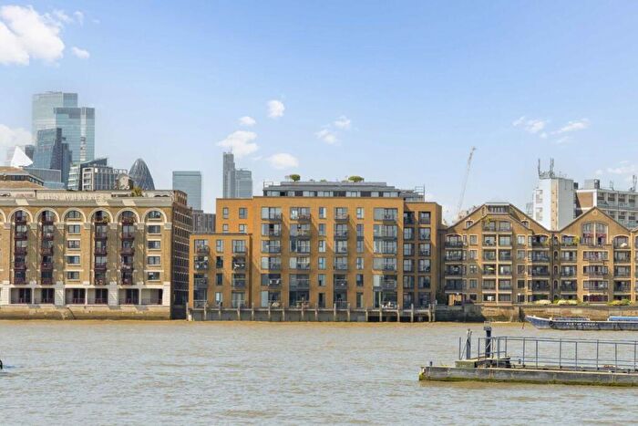 2 Bedroom Flat To Rent In Wapping High Street, London, E1W