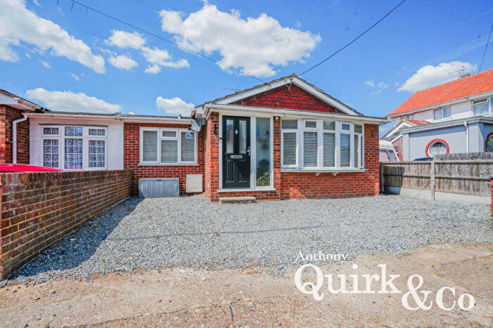 2 Bedroom Detached Bungalow For Sale In Westcliff Gardens, Canvey Island, SS8