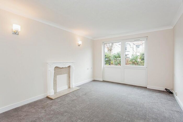 2 Bedroom Apartment For Sale In Homecove House, Westcliff-on-Sea, SS0