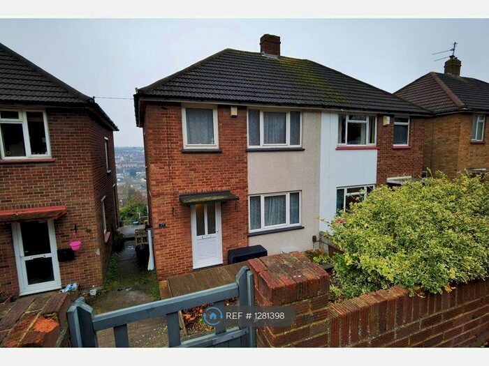 3 Bedroom Semi-Detached House To Rent In Longhill Avenue, Chatham ME5