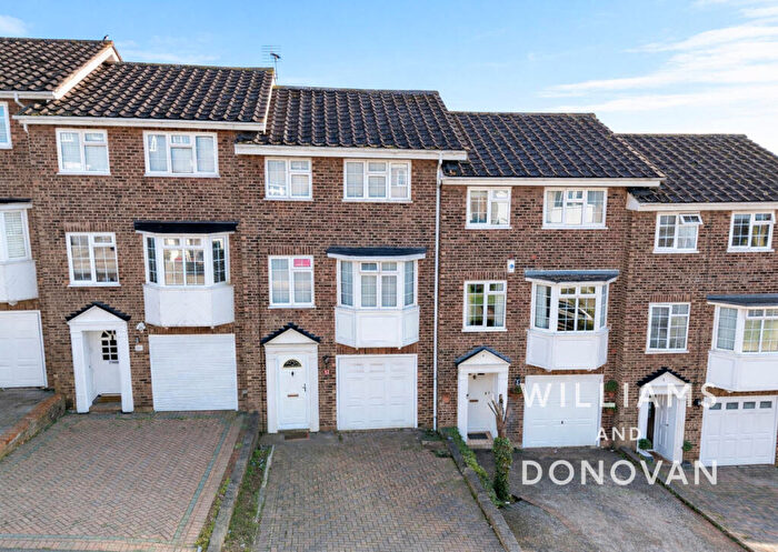 3 Bedroom Terraced House For Sale In Station Road, Benfleet, SS7