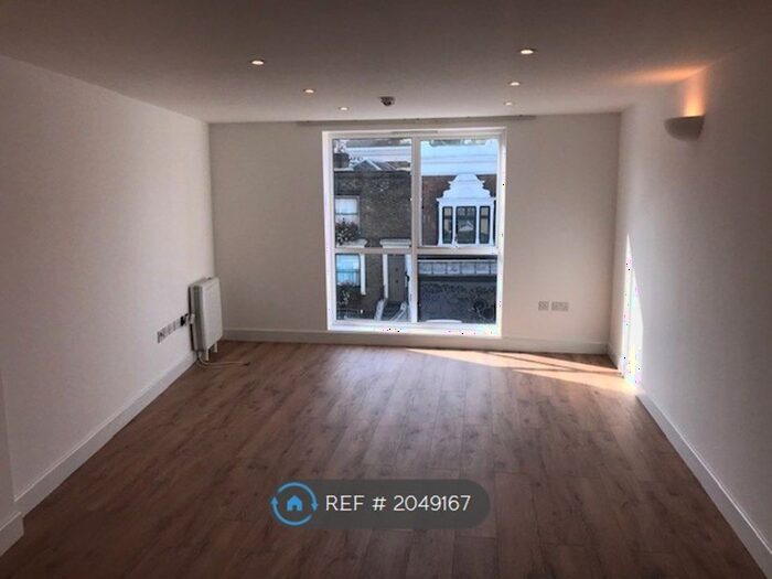 1 Bedroom Flat To Rent In New Cross Road, London, SE14