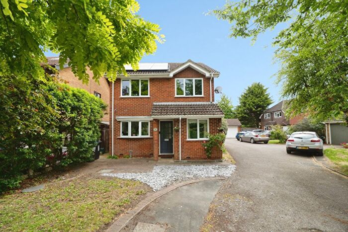 4 Bedroom Detached House For Sale In Sanway Road, West Byfleet, Surrey, KT14