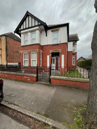 3 Bedroom Flat To Rent In Lime Tree Avenue, Retford, DN22