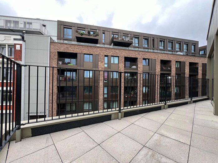 2 Bedroom Flat To Rent In Safa House, Arklow Road, New Cross, SE14