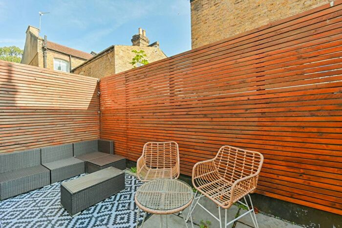 2 Bedroom Flat To Rent In .Effra Road, Brixton, London, SW2