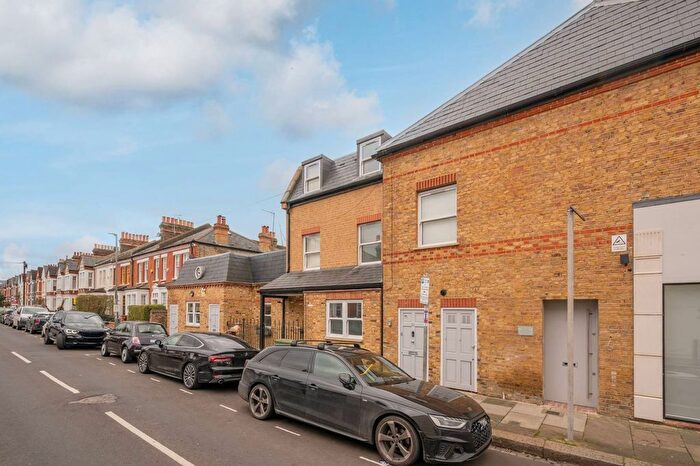 2 Bedroom Flat To Rent In Fanthorpe Street, West Putney, London, SW15