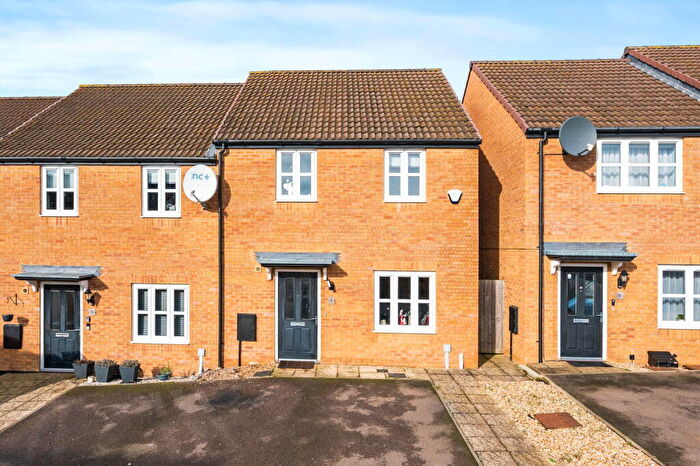 3 Bedroom Mews For Sale In Pintail Close, Burton Latimer, NN15