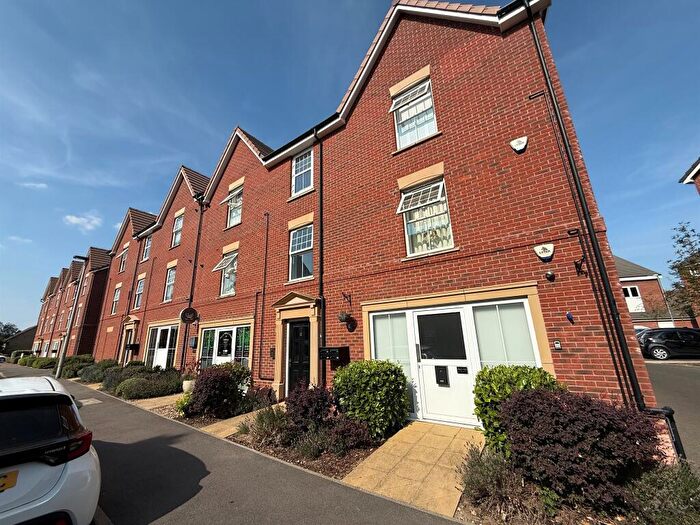 2 Bedroom Flat For Sale In Summerlin Drive, Woburn Sands, Milton Keynes, MK17