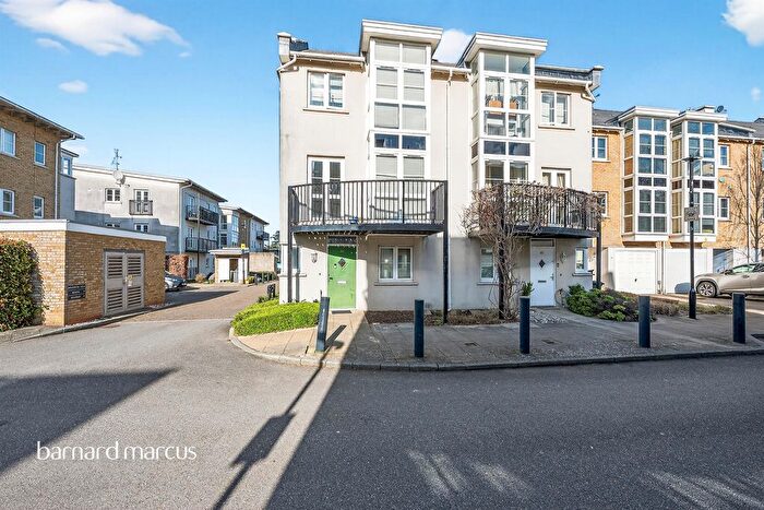 4 Bedroom Property For Sale In Revere Way, Epsom, KT19