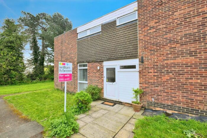 3 Bedroom End Of Terrace House For Sale In Lampits, Hoddesdon, EN11