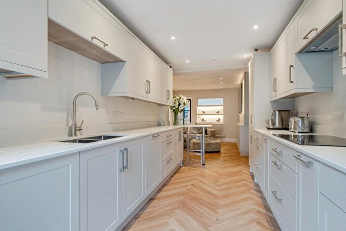 2 Bedroom Flat To Rent In Clarendon Avenue, Leamington Spa, CV32