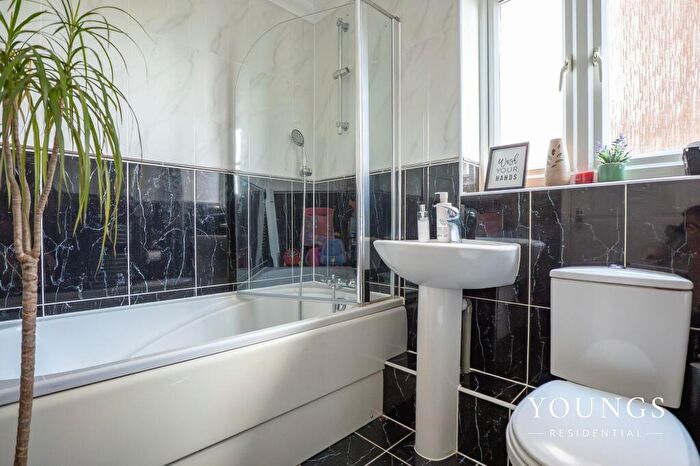 2 Bedroom Flat For Sale In Meadow Rise, Christopher Martin Place Meadow Rise, CM11