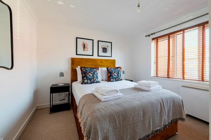 2 Bedroom Flat To Rent In North Road, Wimbledon, London, SW19