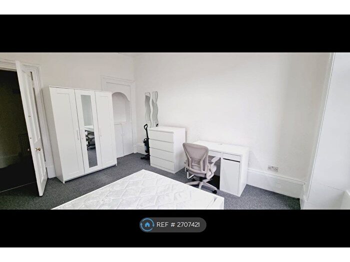2 Bedroom Flat To Rent In Great George Street, Glasgow, G12