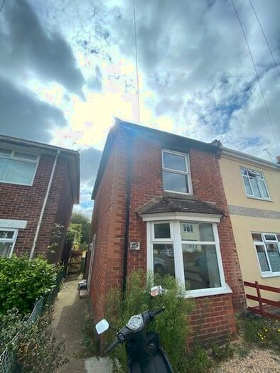 3 Bedroom Semi-Detached House To Rent In Kent Road, Southampton, Hampshire, SO17