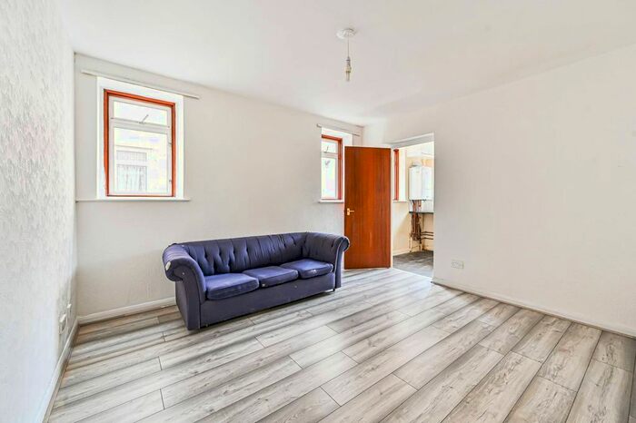 1 Bedroom Flat To Rent In Grenfell Road, Tooting, Mitcham, CR4