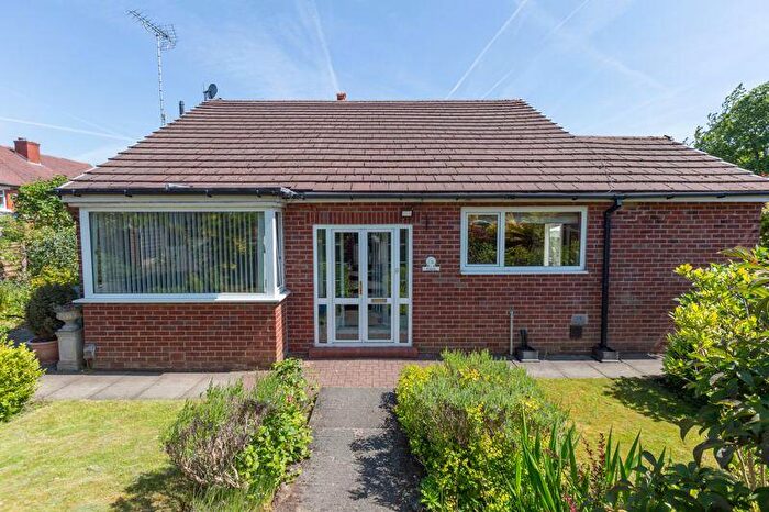 3 Bedroom House For Sale In Wingate Drive, Whitefield, Manchester, M45