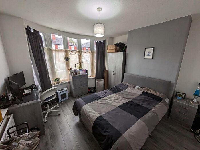 5 Bedroom Semi-Detached House To Rent In £. Pppw Ashdene Road, Withington, M20