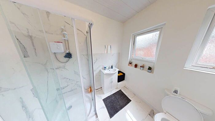 4 Bedroom Semi-Detached House To Rent In Headingley Mount, Leeds, LS6