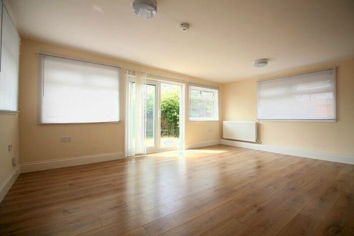 Studio To Rent In Humber Way, Langley, Slough, SL3