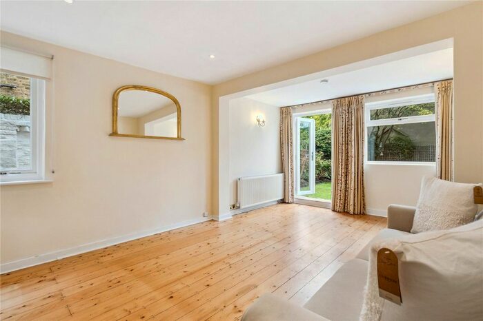 2 Bedroom Flat To Rent In Orlando Road, London, SW4