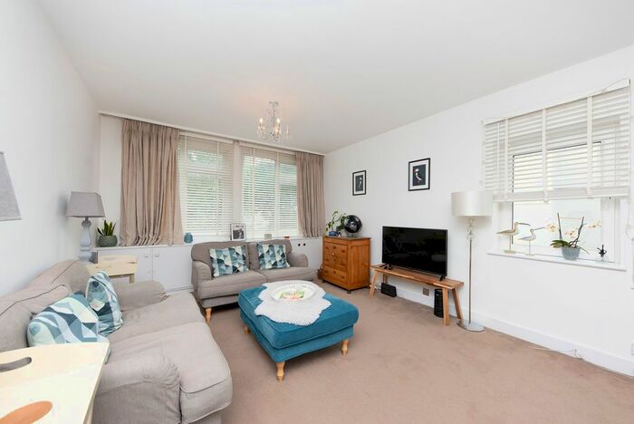 2 Bedroom Flat To Rent In Grosvenor Hill, London, SW19