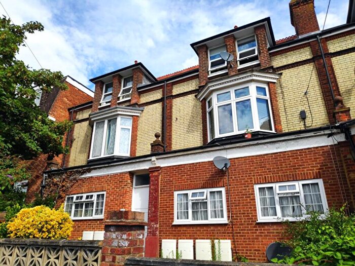 1 Bedroom Apartment To Rent In - Station Approach West, Redhill, RH1