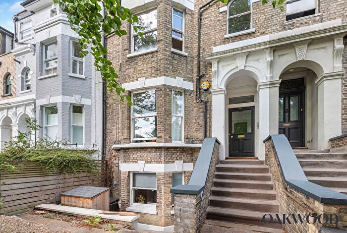 2 Bedroom Maisonette For Sale In Lordship Road, London, N16